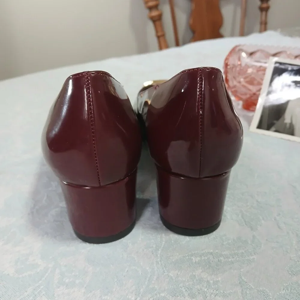 Aerosoles Women's Compadre Pump in Maroon Faux Patent Leather Size 7.5